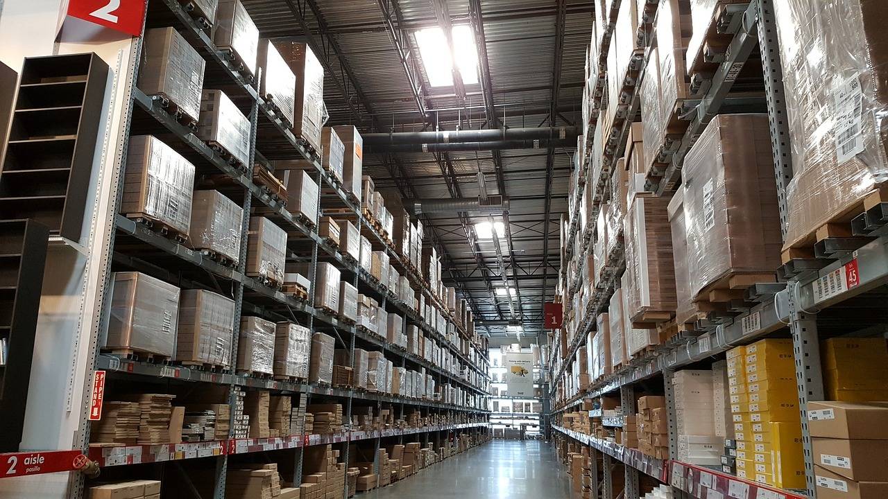 Comment bien choisir une tente de stockage industriel ?